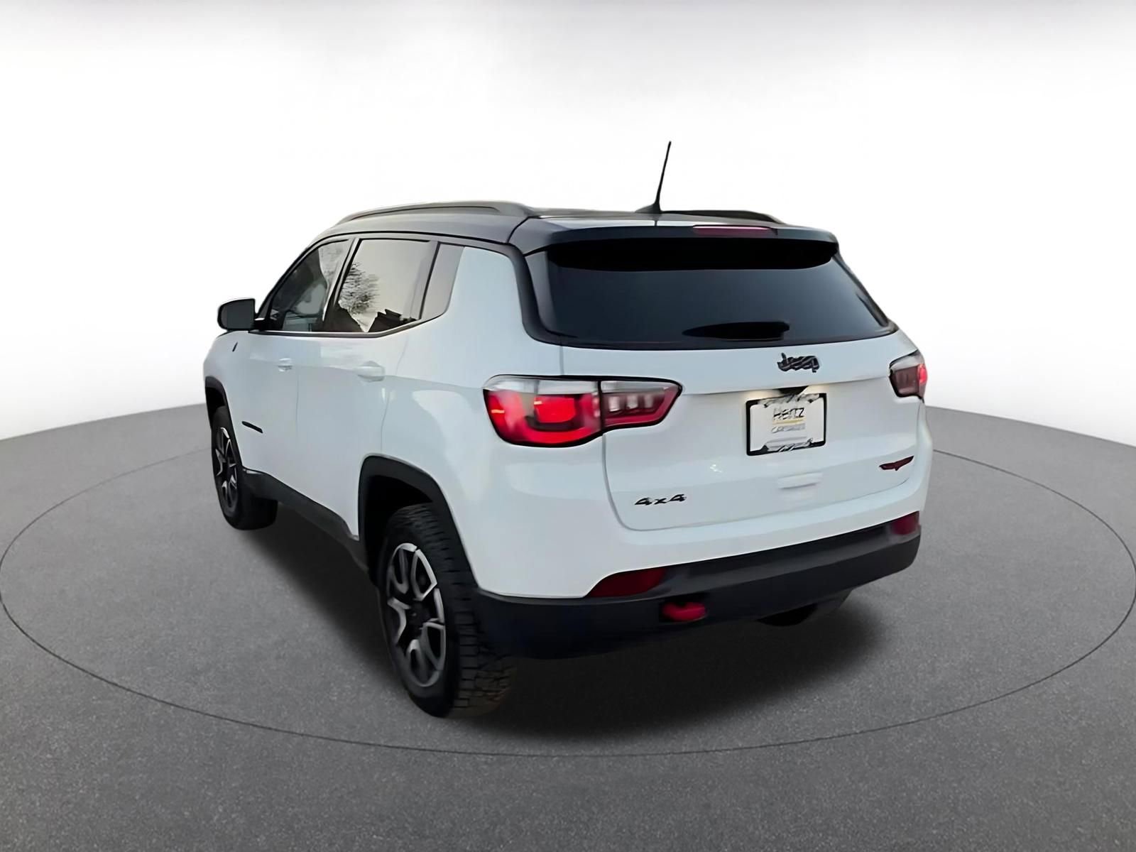 Used 2025 Jeep Compass Trailhawk image 11