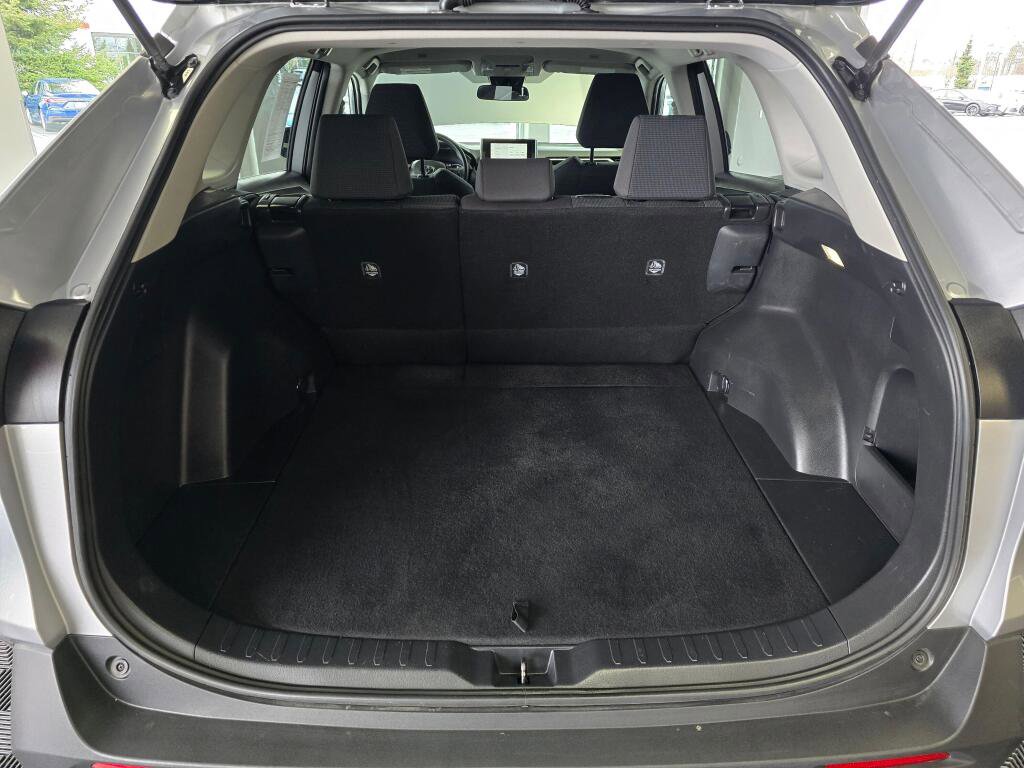 Used 2025 Toyota RAV4 LE image 16
