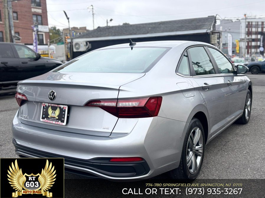Used 2024 Volkswagen Jetta SE FWD image 6