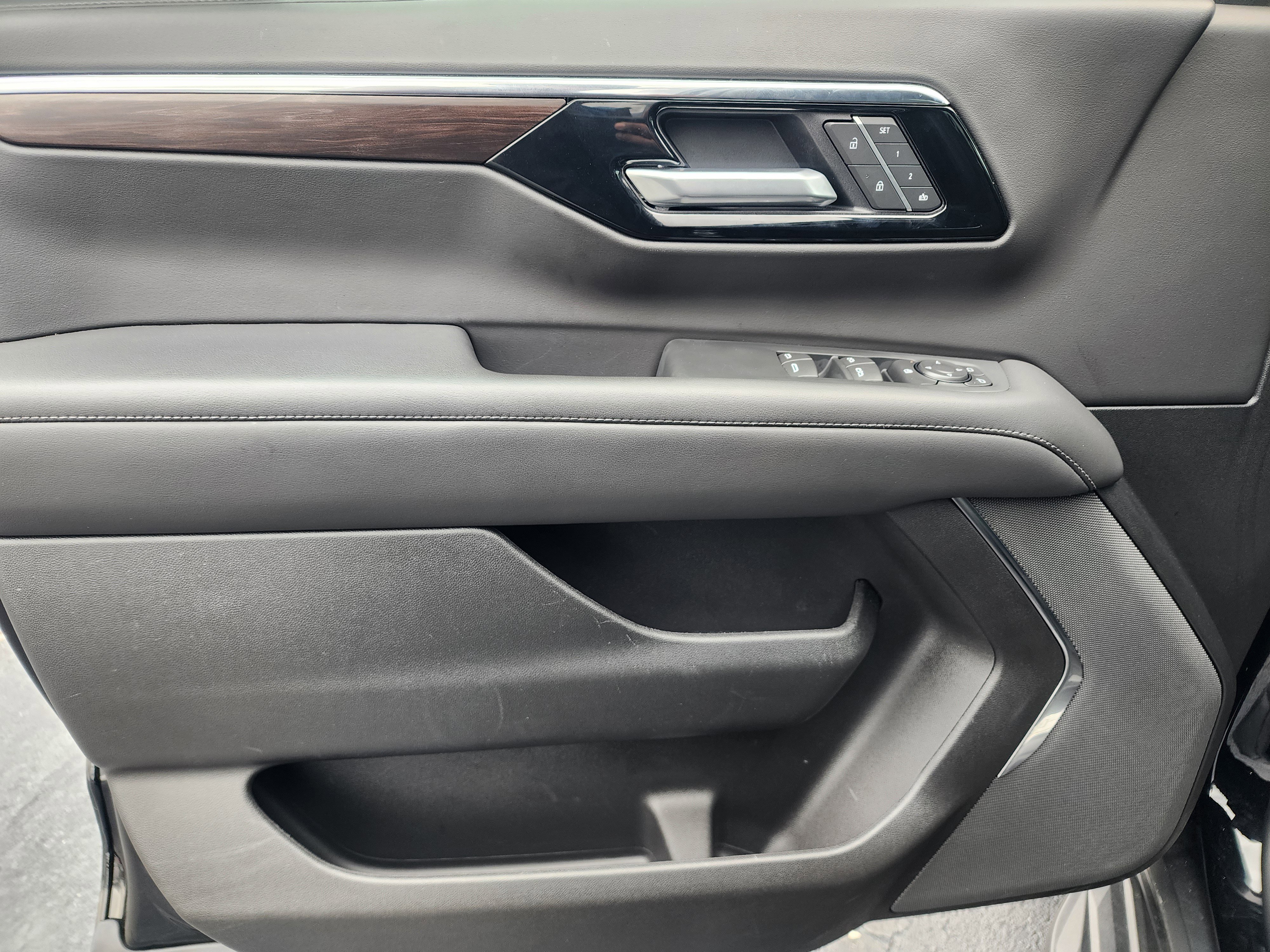 Used 2026 Chevrolet Suburban LT image 24