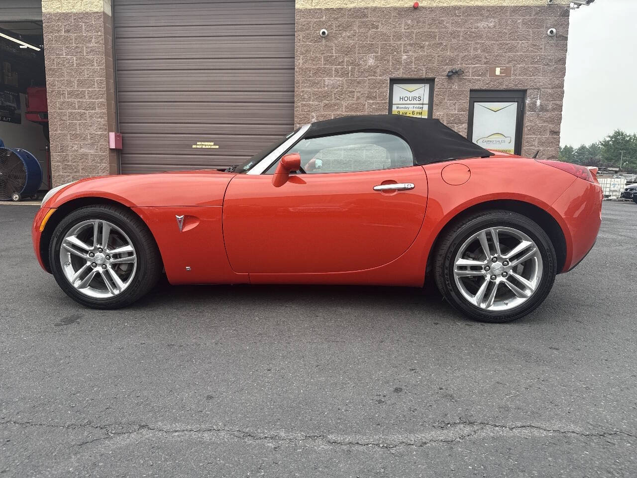 Used 2009 Pontiac Solstice Street Edition RWD image 18