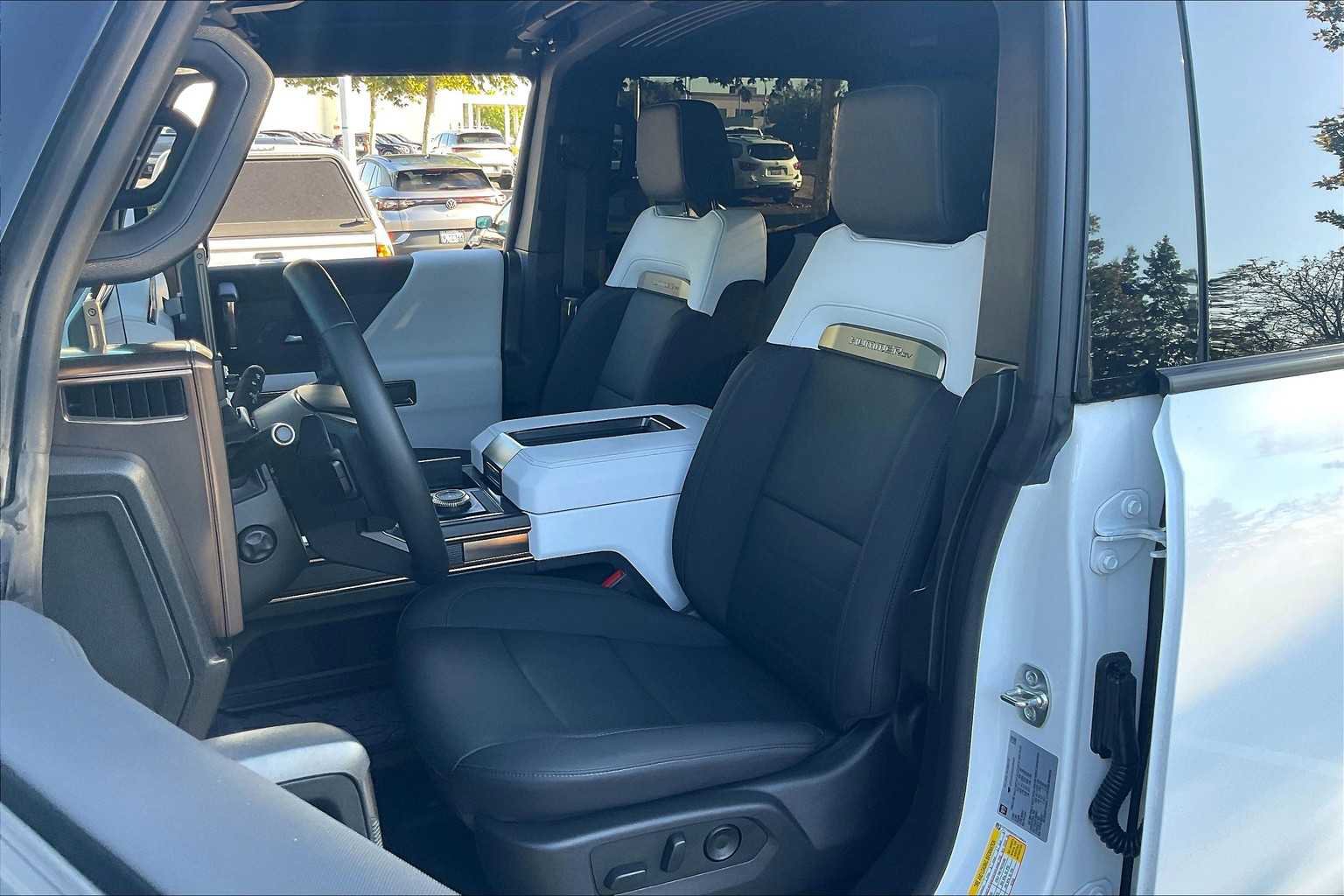 Used 2025 GMC Hummer EV 2X image 28