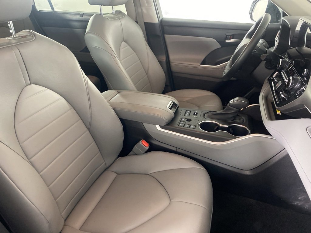 Used 2023 Toyota Highlander XLE image 37