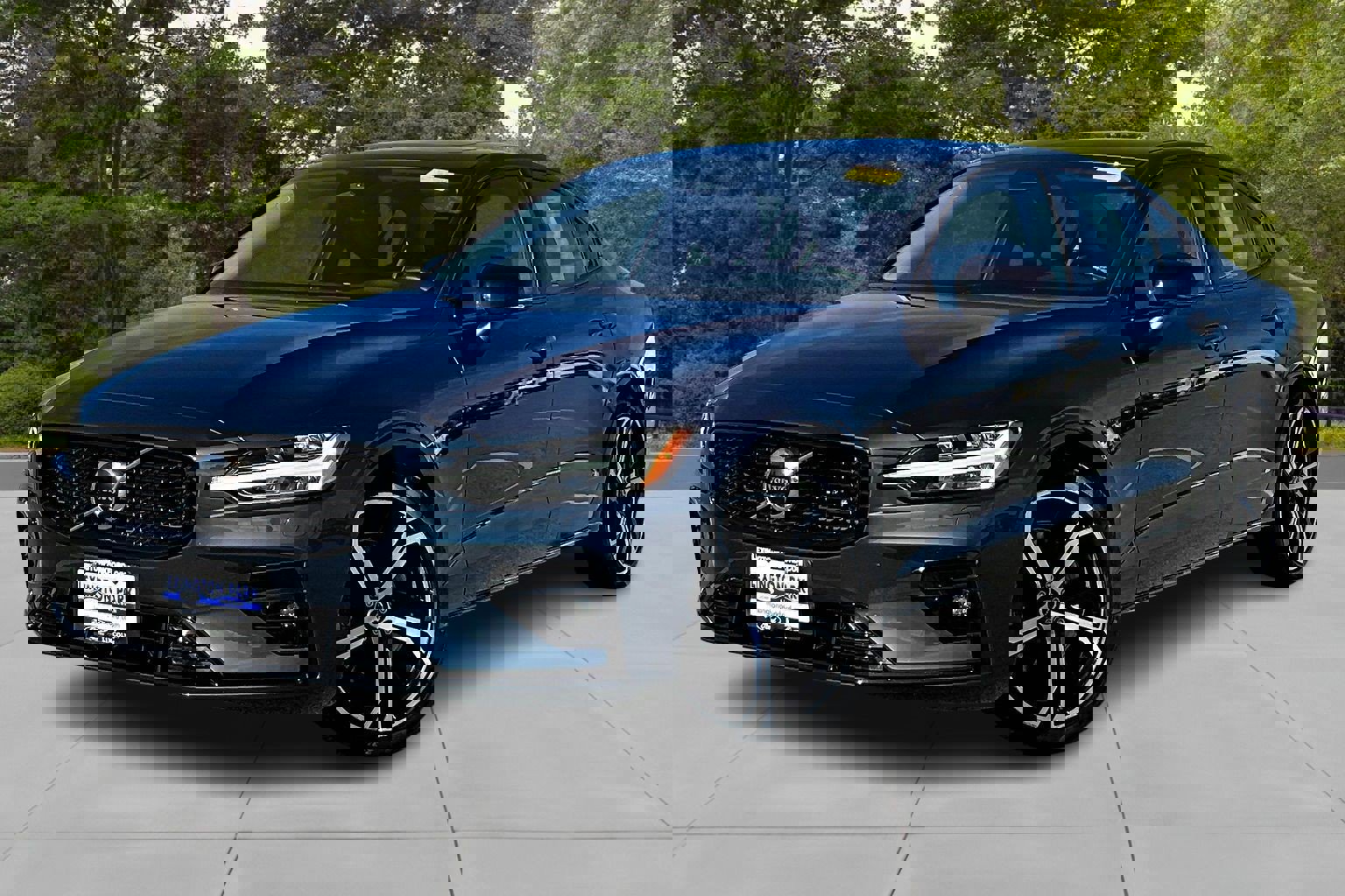 Used 2024 Volvo S60 B5 Plus image 3