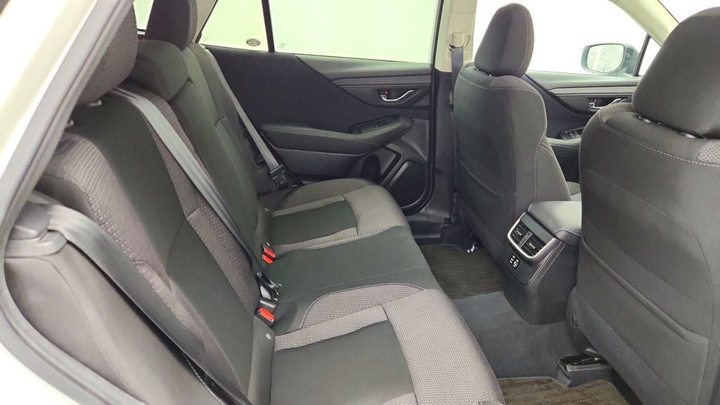 Used 2025 Subaru Outback Premium AWD/4WD image 23