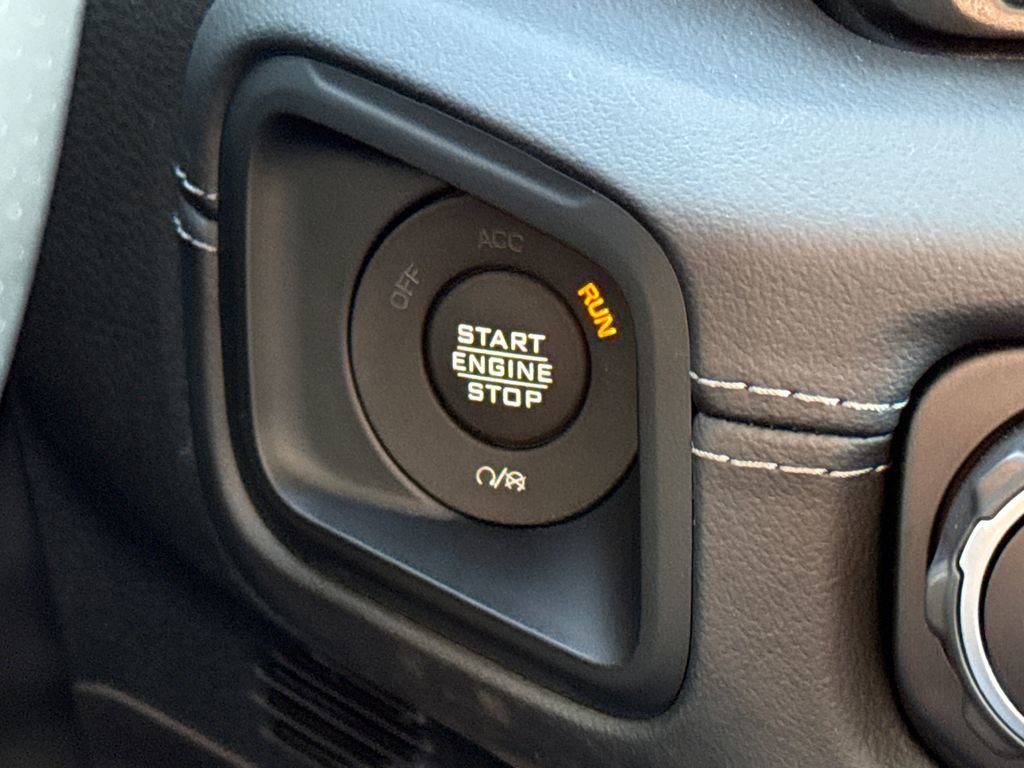 Used 2025 Jeep Gladiator Mojave image 28