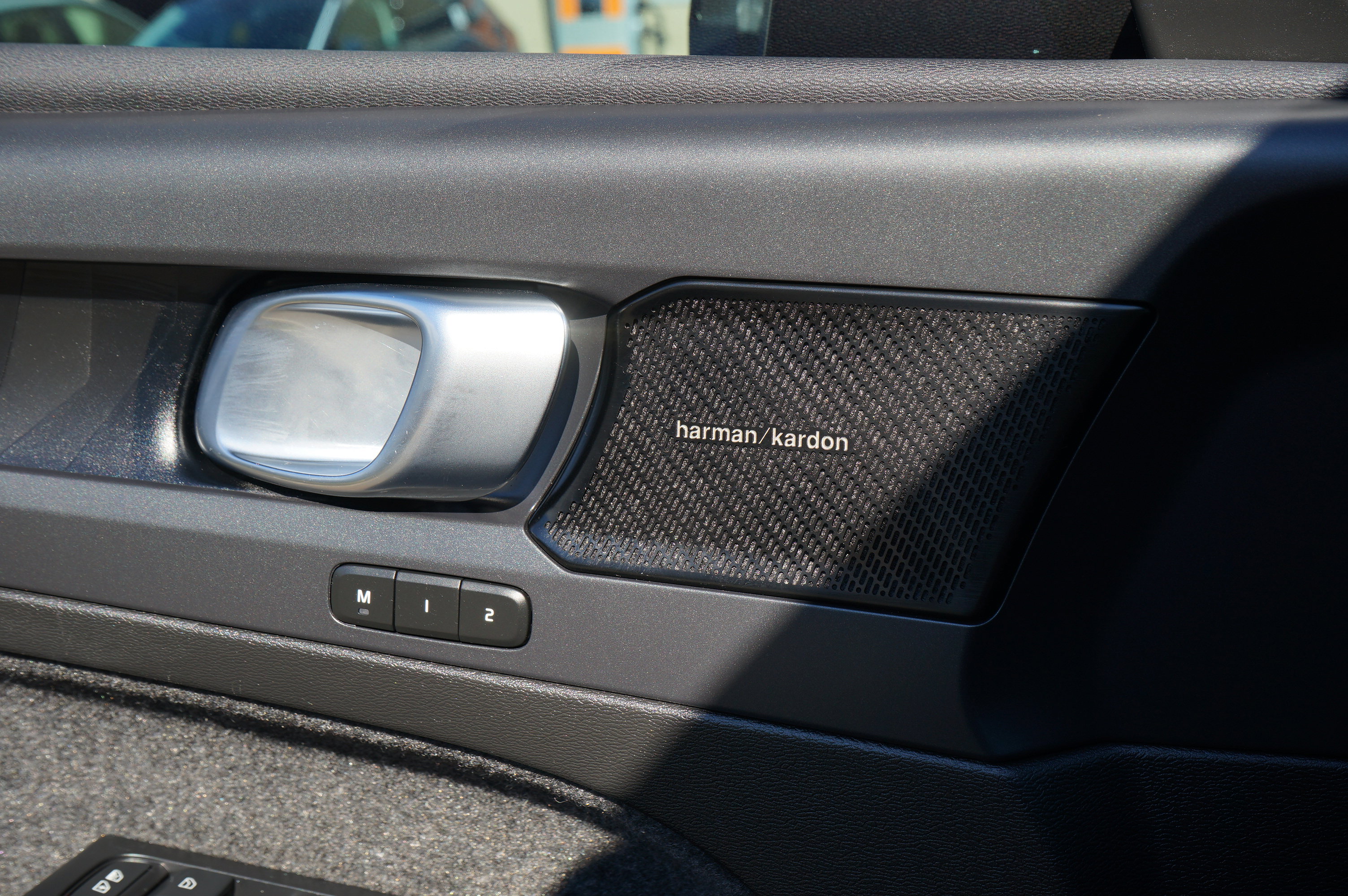 Used 2023 Volvo XC40 Recharge Ultimate image 30