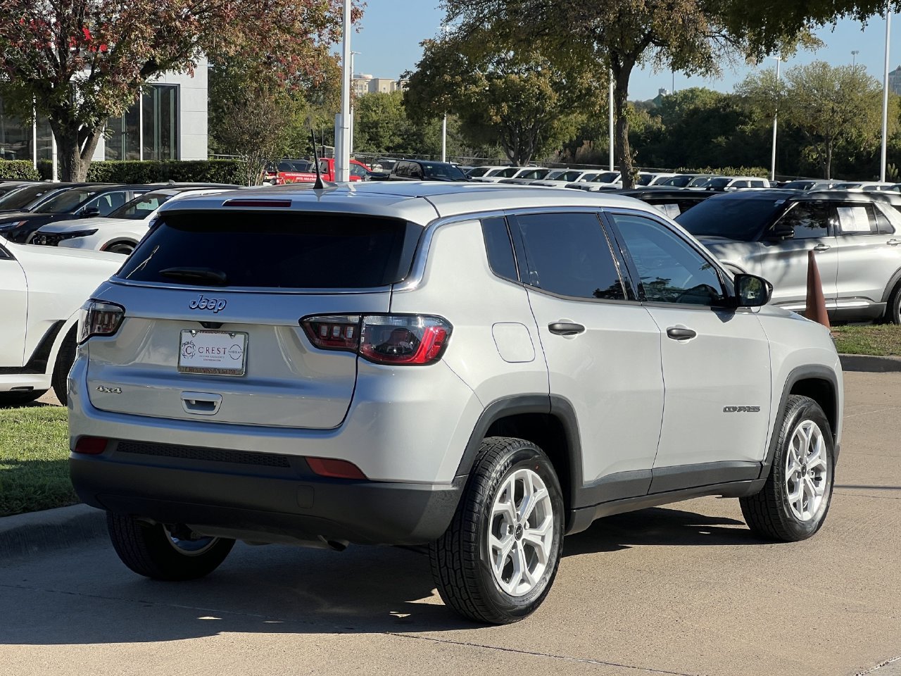 Used 2025 Jeep Compass Sport AWD/4WD image 4