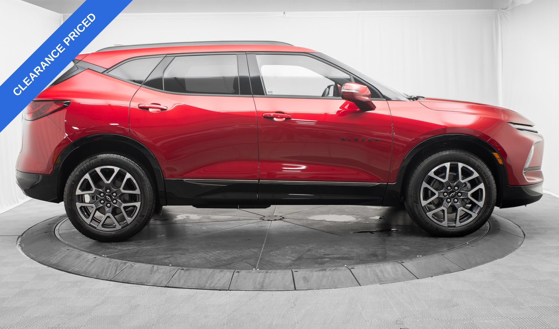 Used 2025 Chevrolet Blazer RS w/ Driver Confidence II Package AWD/4WD image 2