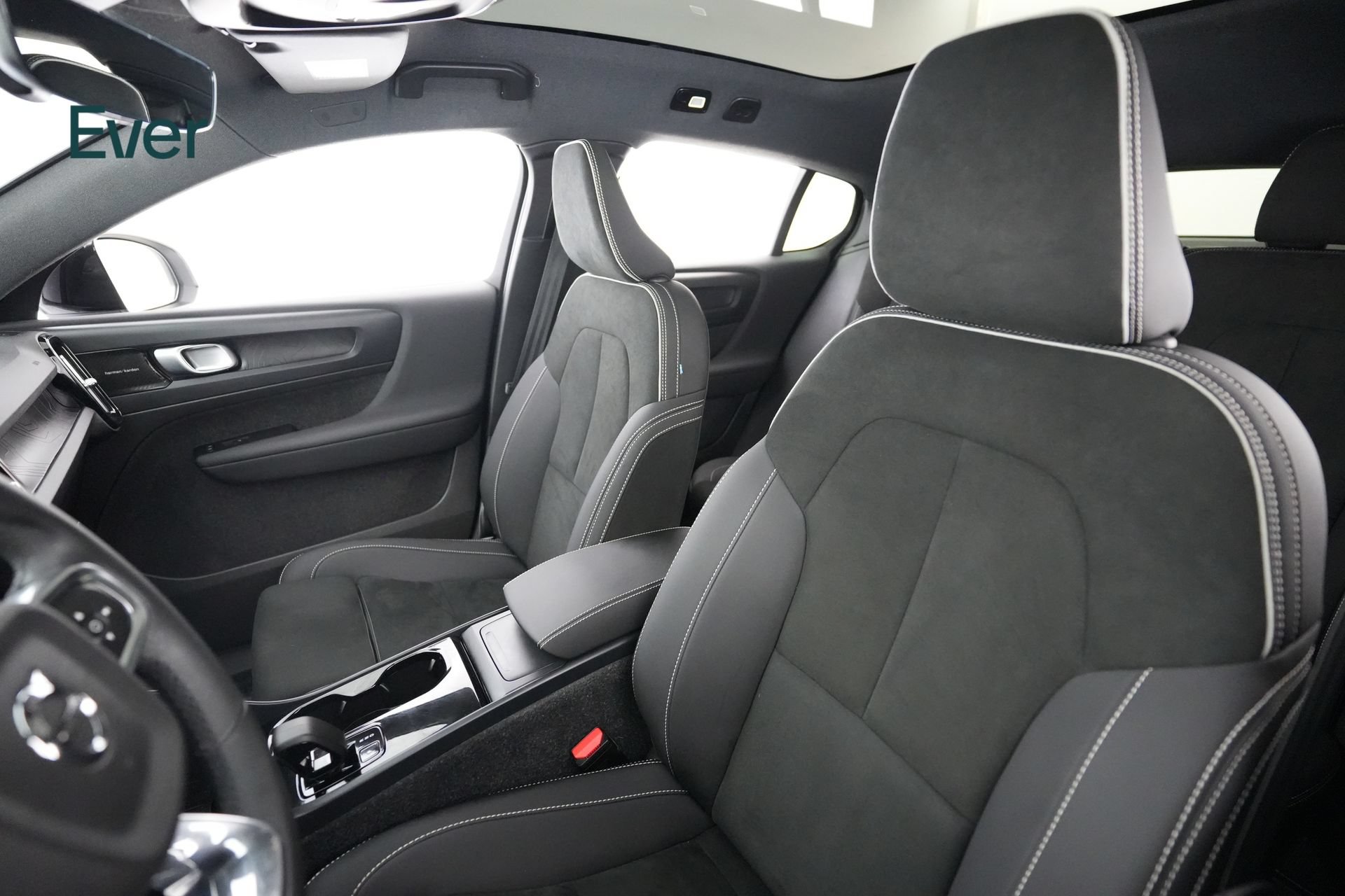 Used 2023 Volvo C40 P8 Recharge Ultimate AWD/4WD image 4