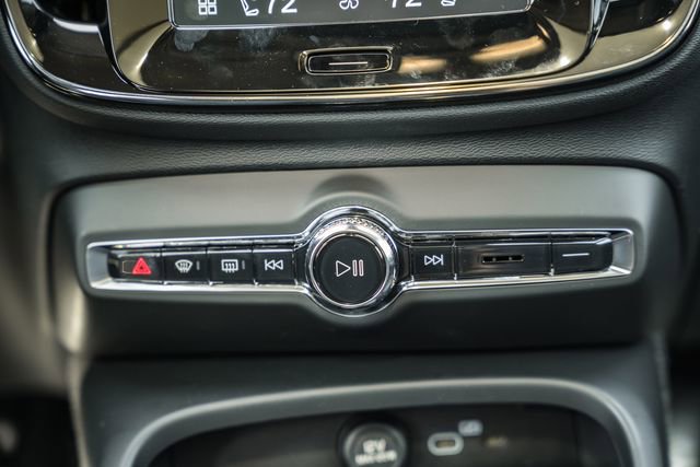 New 2026 Volvo XC40 B5 Plus w/ Climate Package image 24