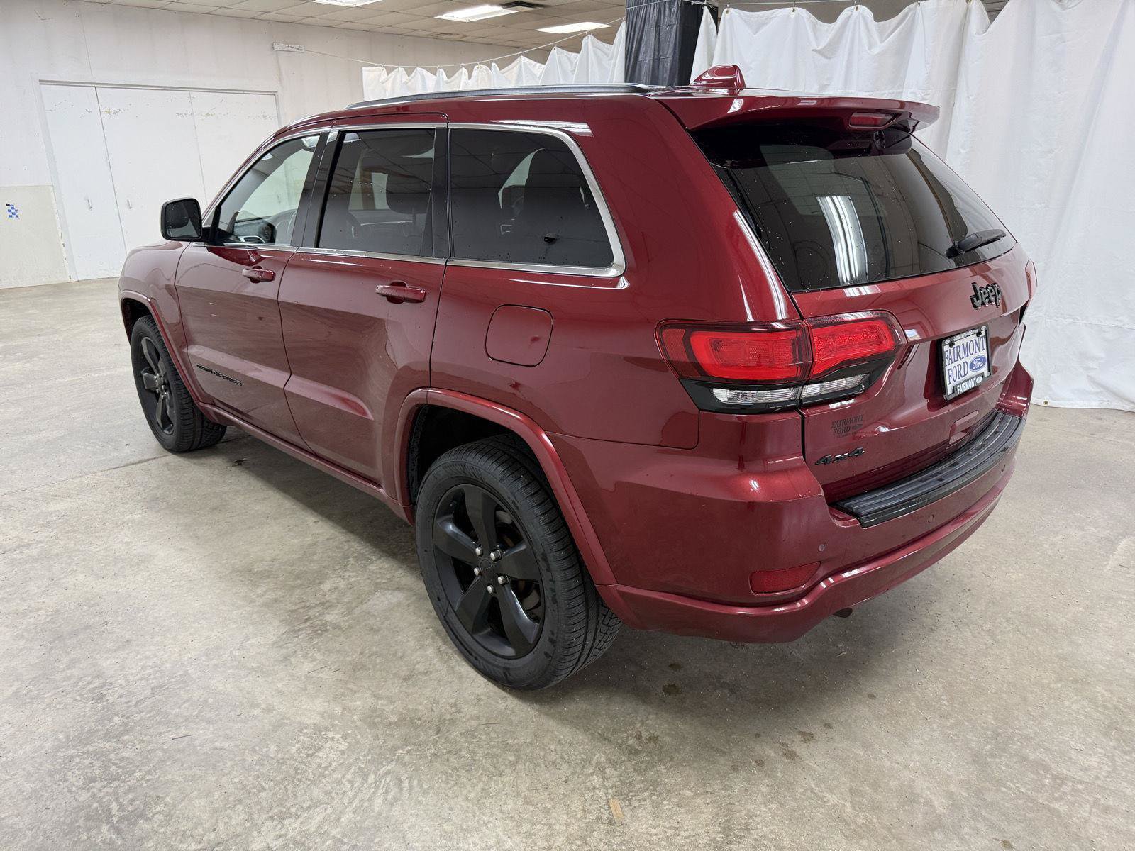 Used 2015 Jeep Grand Cherokee Altitude AWD/4WD image 5