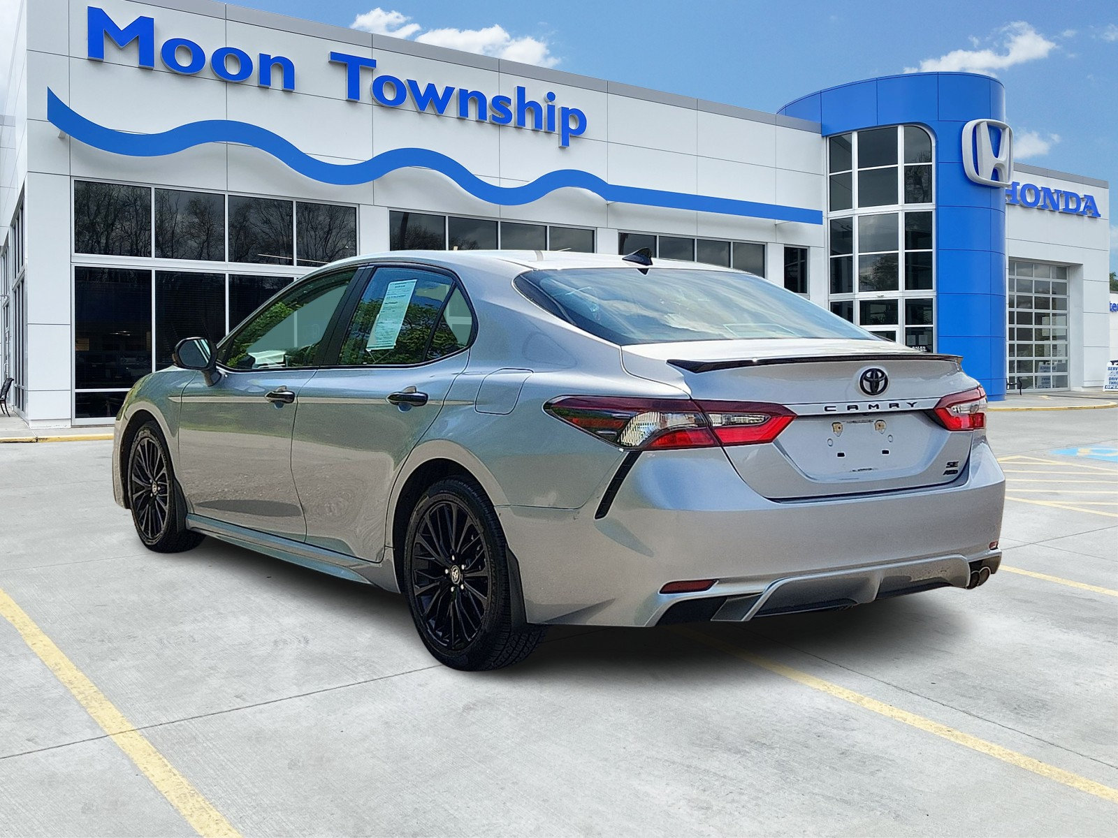 Used 2021 Toyota Camry SE AWD/4WD image 4