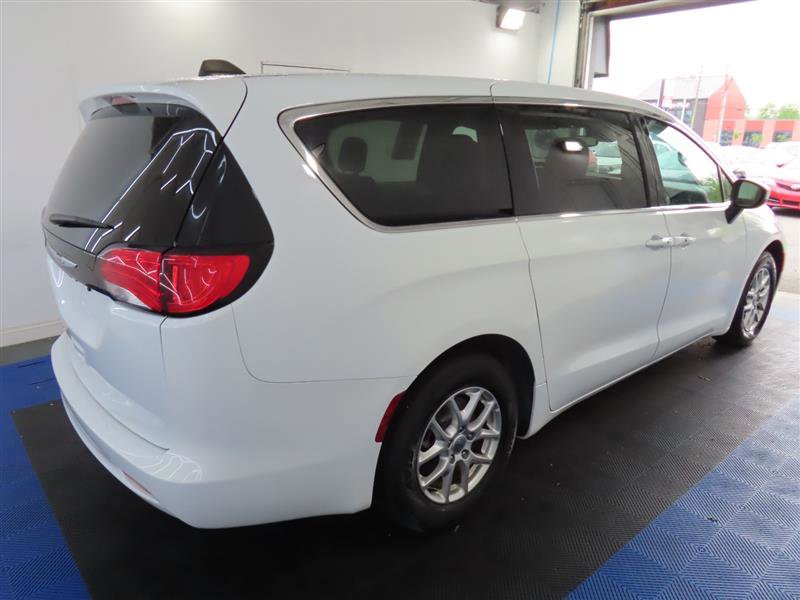 Used 2023 Chrysler Voyager LX FWD image 14