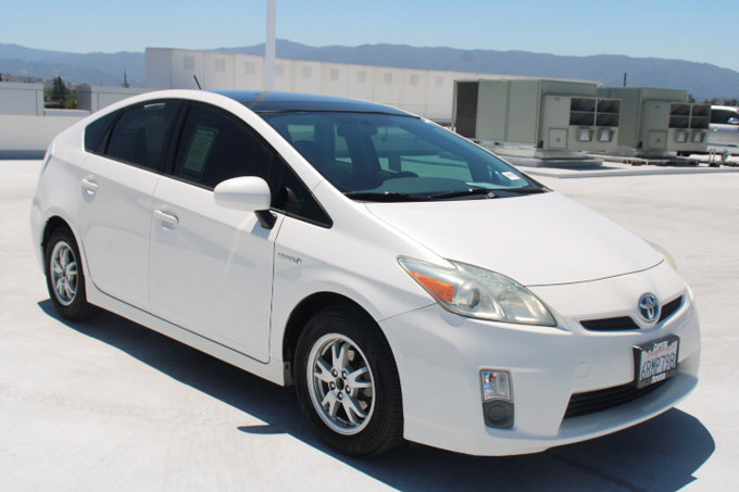 Used 2011 Toyota Prius Three w/ Solar Roof Pkg FWD image 2