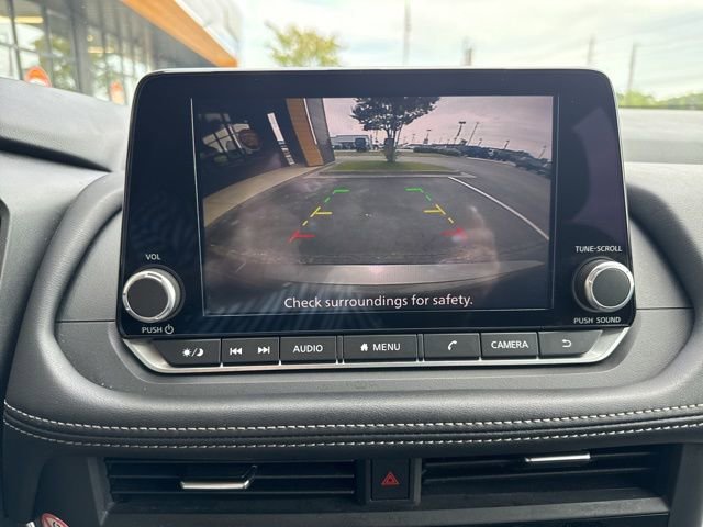 Used 2024 Nissan Rogue SV FWD image 18