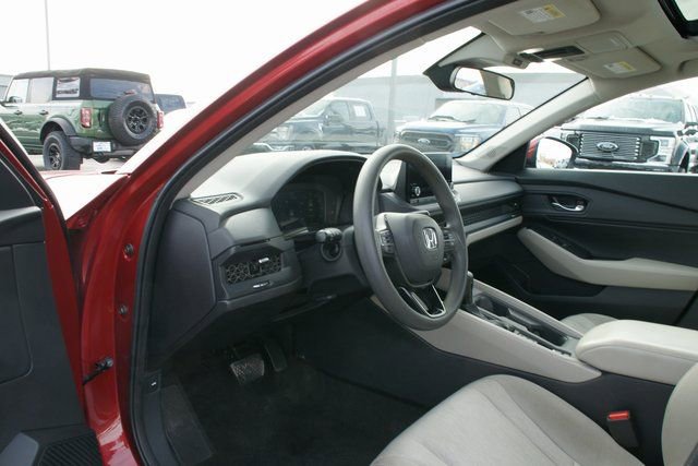 Used 2023 Honda Accord EX image 10