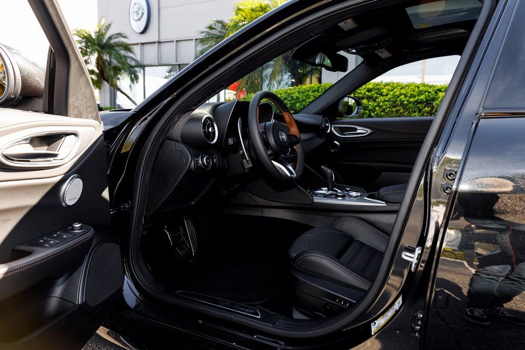 New 2025 Alfa Romeo Giulia AWD w/ Driving Assist Package image 26