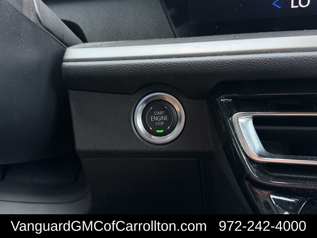 Used 2025 Chevrolet Traverse LT AWD/4WD image 25