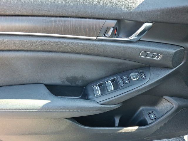 Used 2019 Honda Accord Touring image 16
