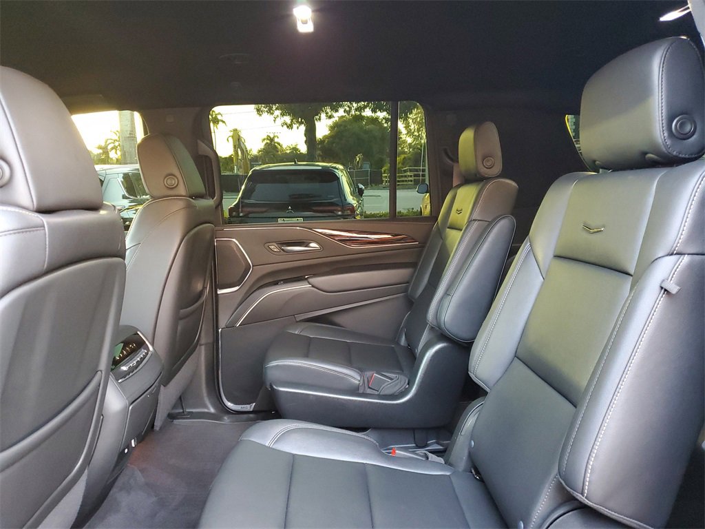 Used 2024 Cadillac Escalade ESV Luxury image 13