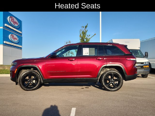 Used 2025 Jeep Grand Cherokee Altitude AWD/4WD image 4
