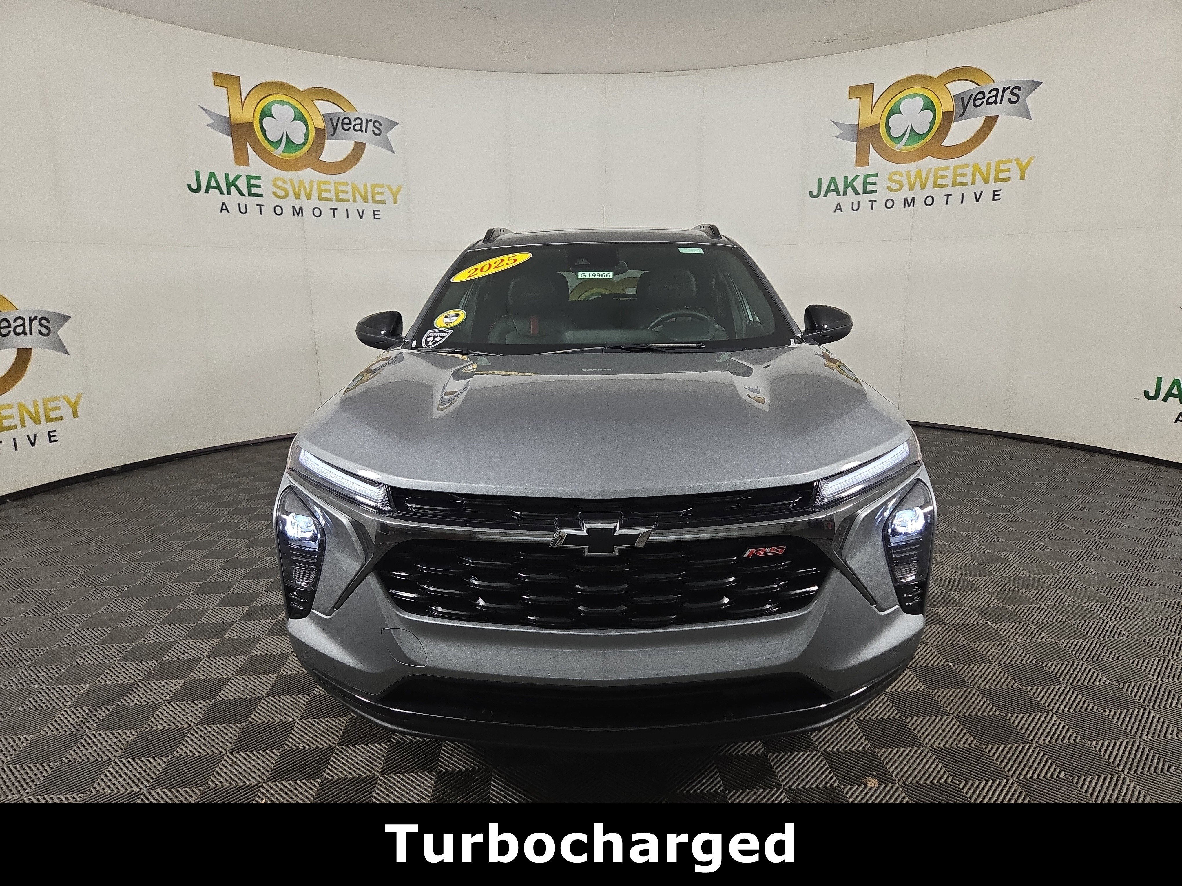 Certified 2025 Chevrolet Trax RS w/ Sunroof Package image 2