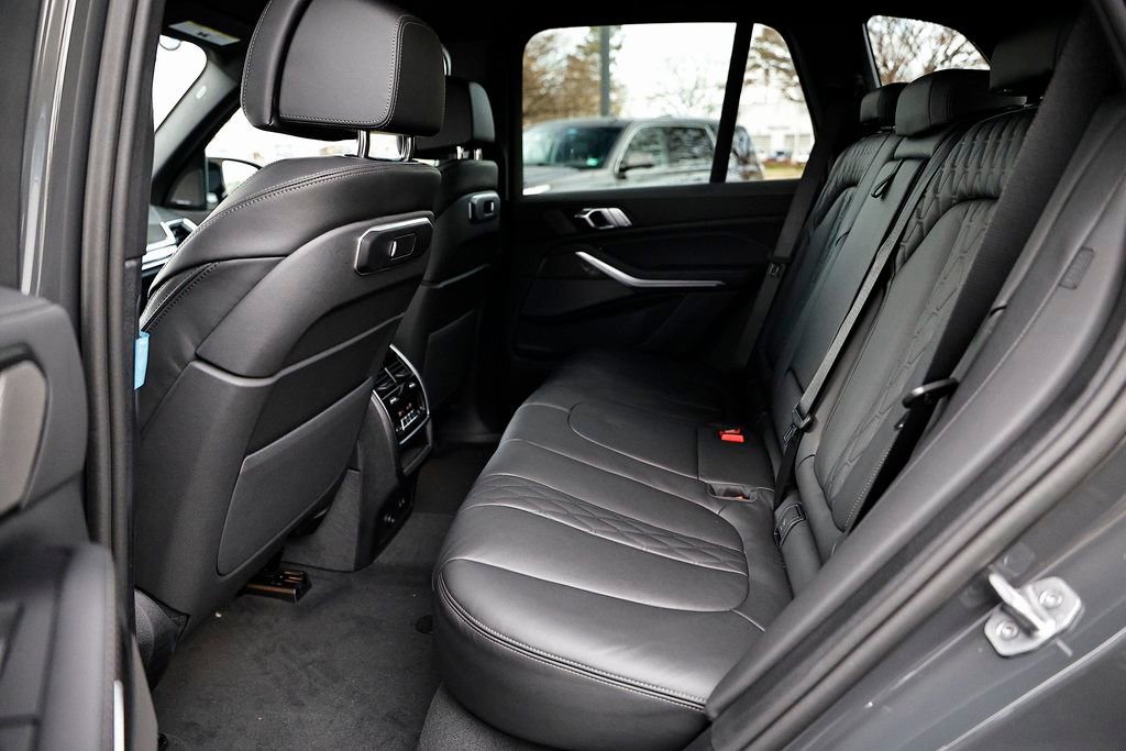 New 2026 BMW X5 M60i w/ Climate Comfort Package image 27