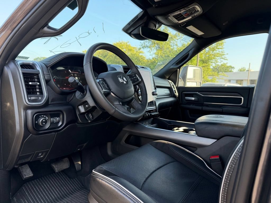 Used 2025 RAM 3500 Laramie AWD/4WD image 9