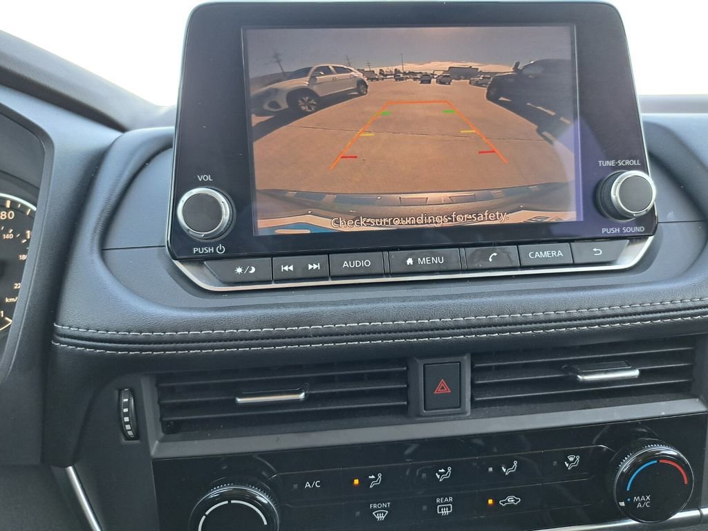 Used 2023 Nissan Rogue S image 11