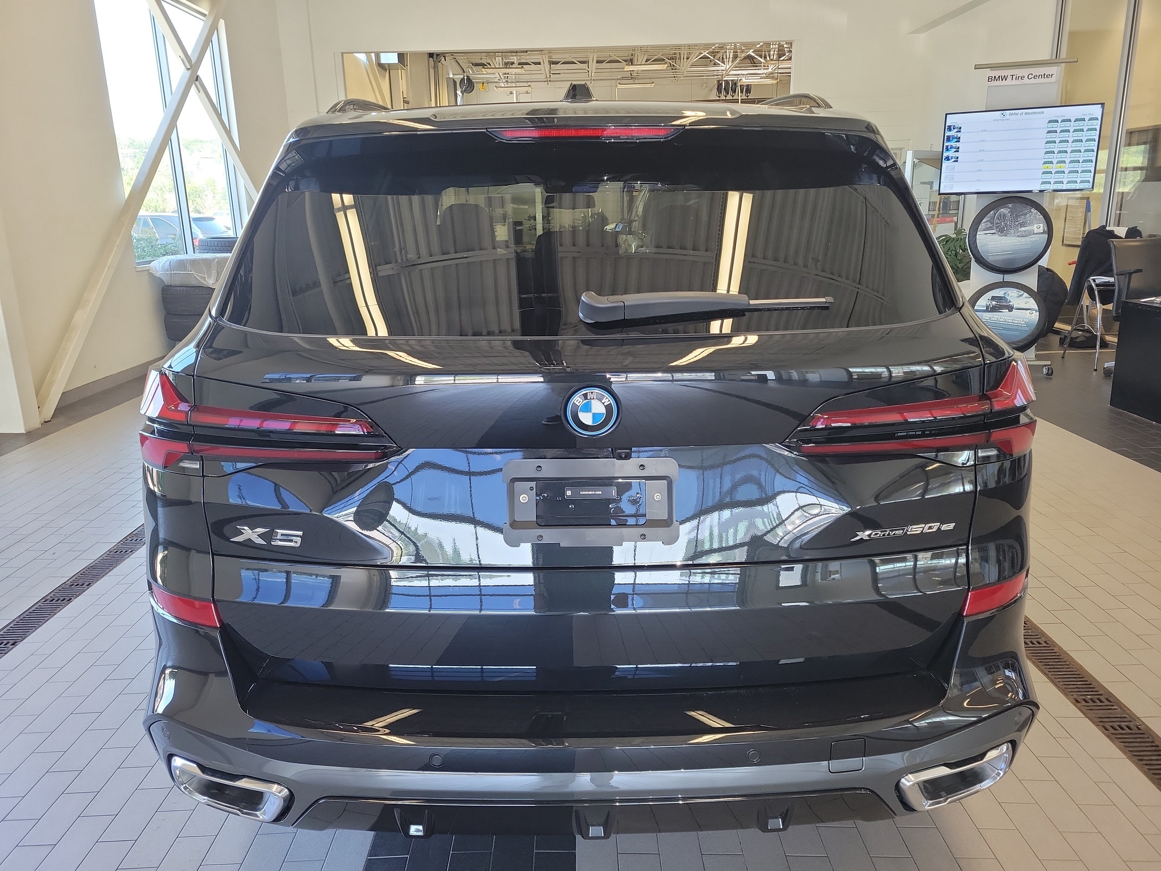 Used 2026 BMW X5 xDrive50e w/ M Sport Package AWD/4WD image 6