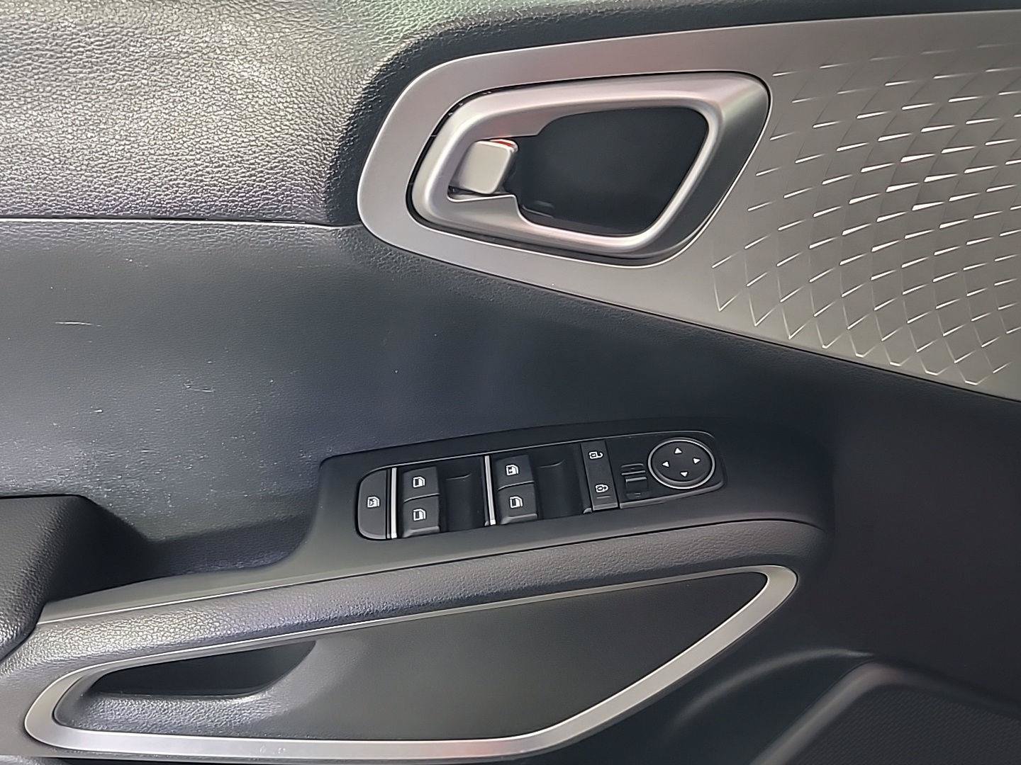 Certified 2023 Kia Soul LX w/ LX Technology Package FWD image 34