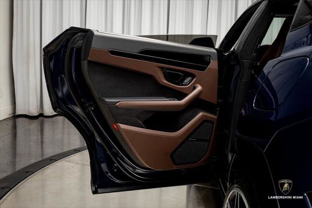 Used 2025 Lamborghini Urus SE image 48