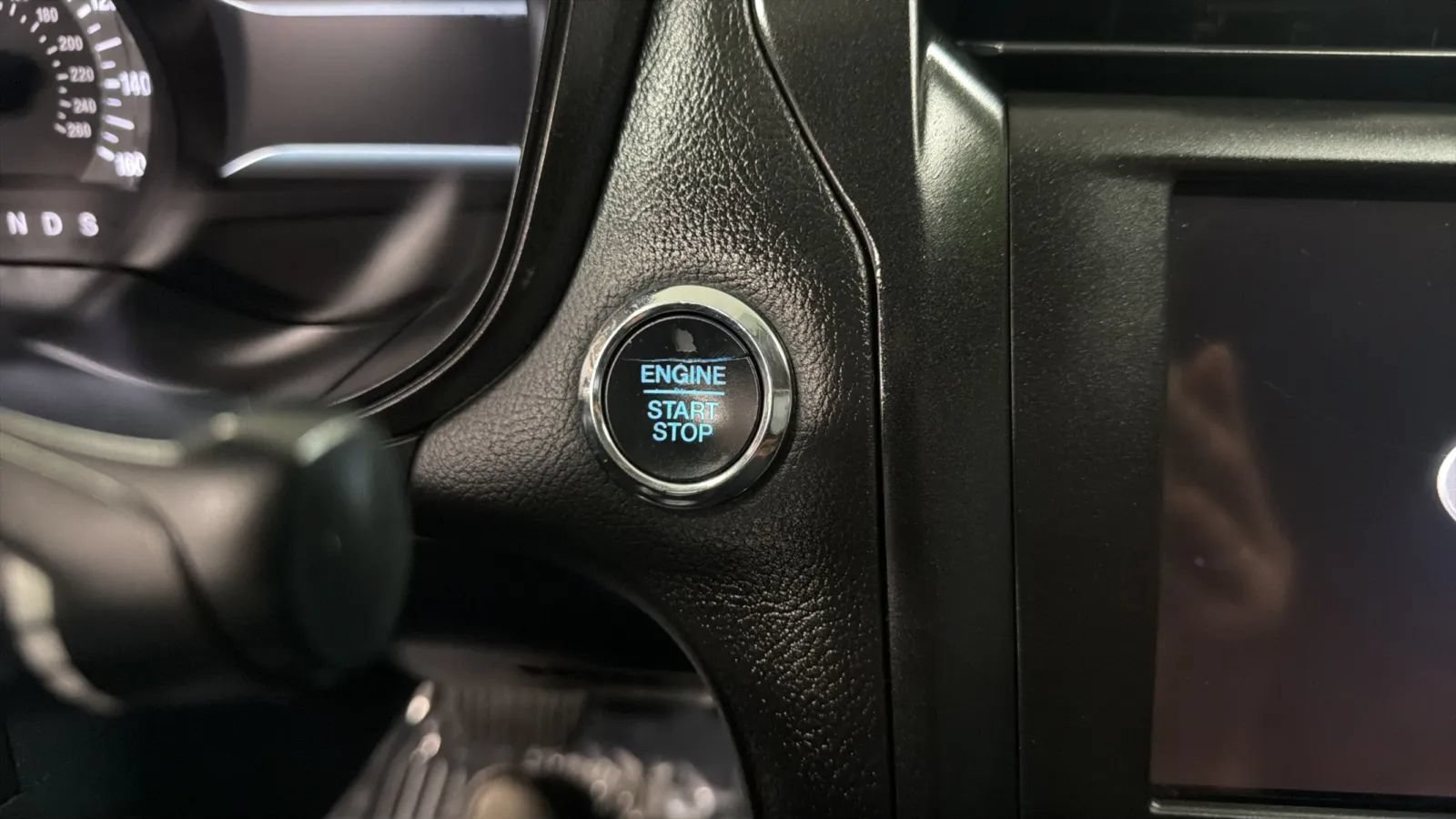 Used 2018 Ford Fusion SE w/ Equipment Group 201A FWD image 16