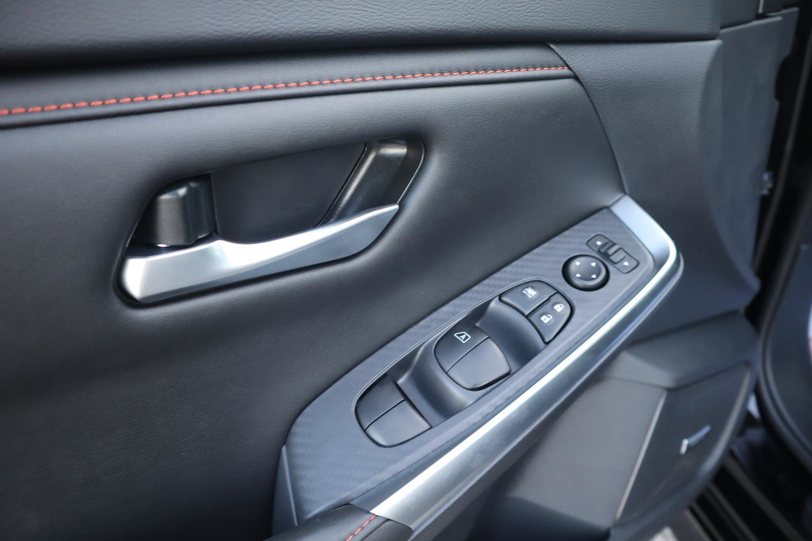 Used 2025 Nissan Sentra SR w/ SR Premium Package image 16