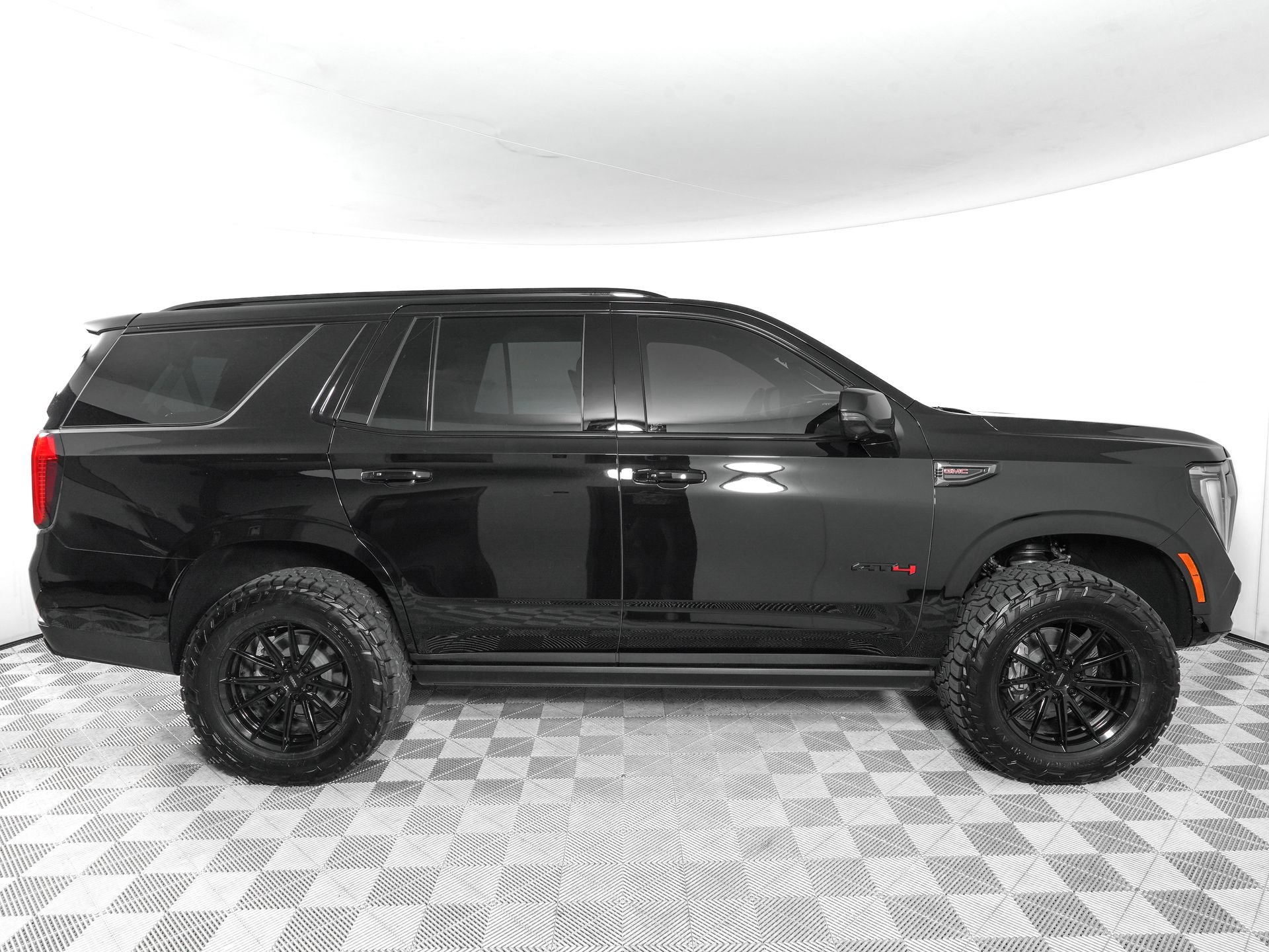 Used 2026 GMC Yukon AT4 w/ AT4 Premium Plus Package AWD/4WD image 3