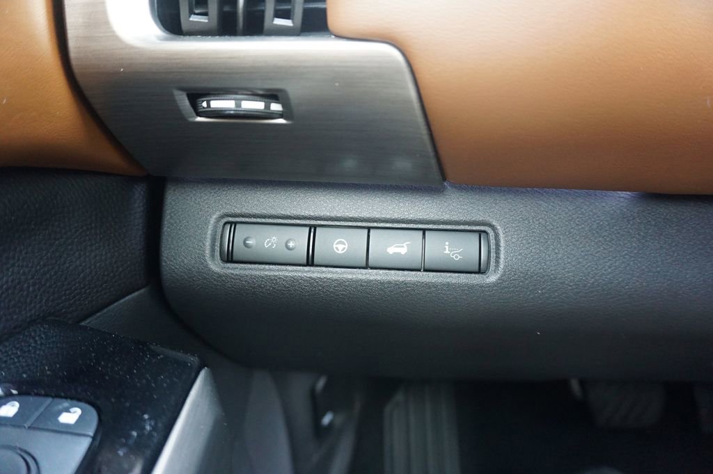 Used 2025 Nissan Pathfinder Platinum FWD image 5