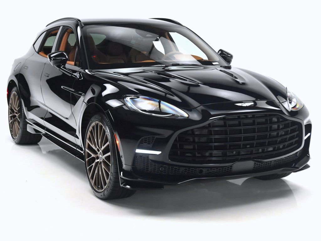 New 2026 Aston Martin DBX 707 image 3