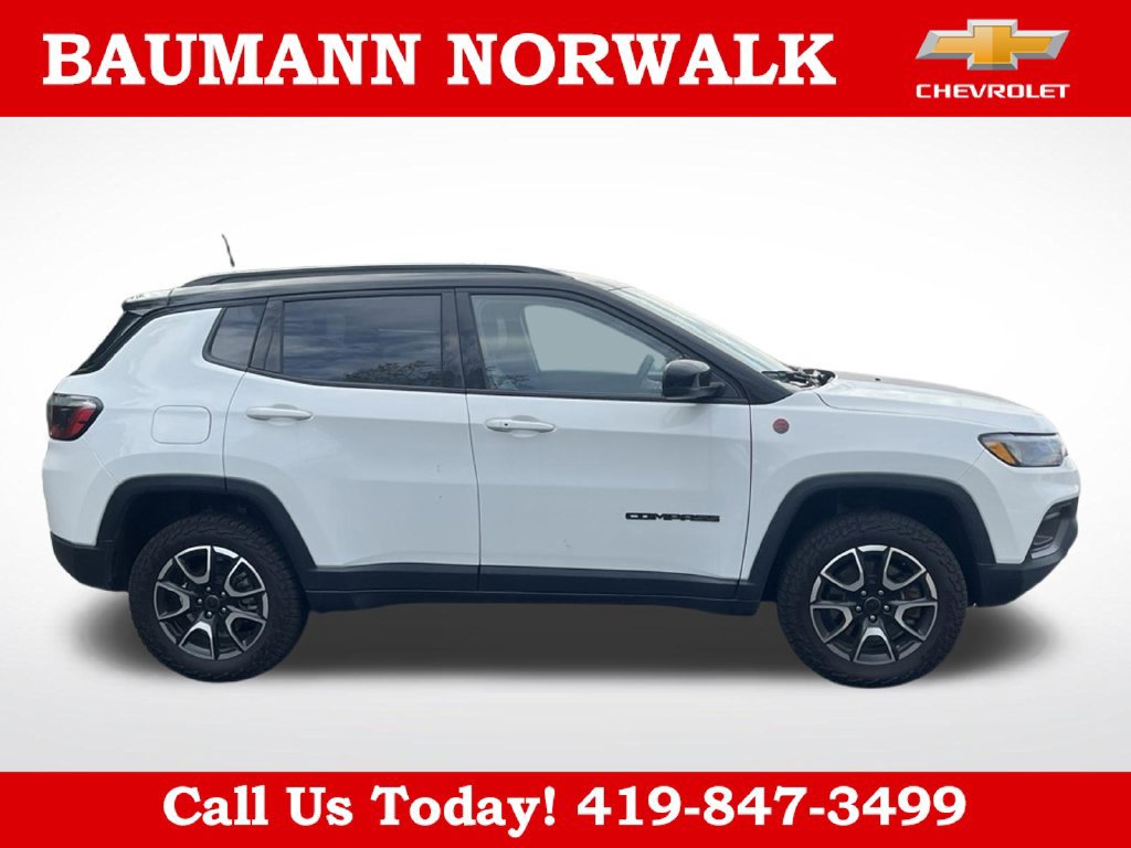 Used 2025 Jeep Compass Trailhawk AWD/4WD image 6
