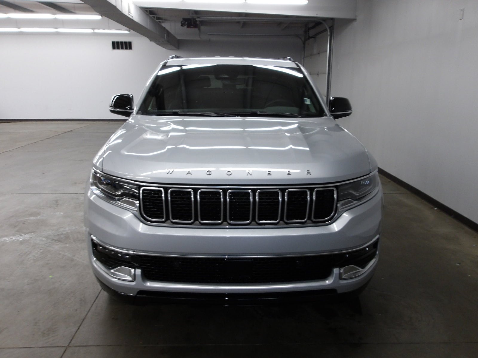 Used 2025 Jeep Wagoneer 4WD image 6