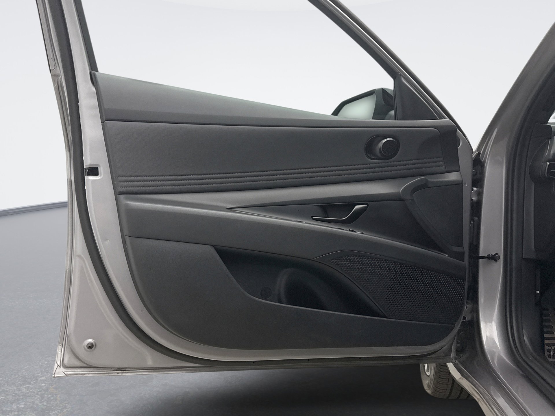 Used 2025 Hyundai Elantra Sport image 9