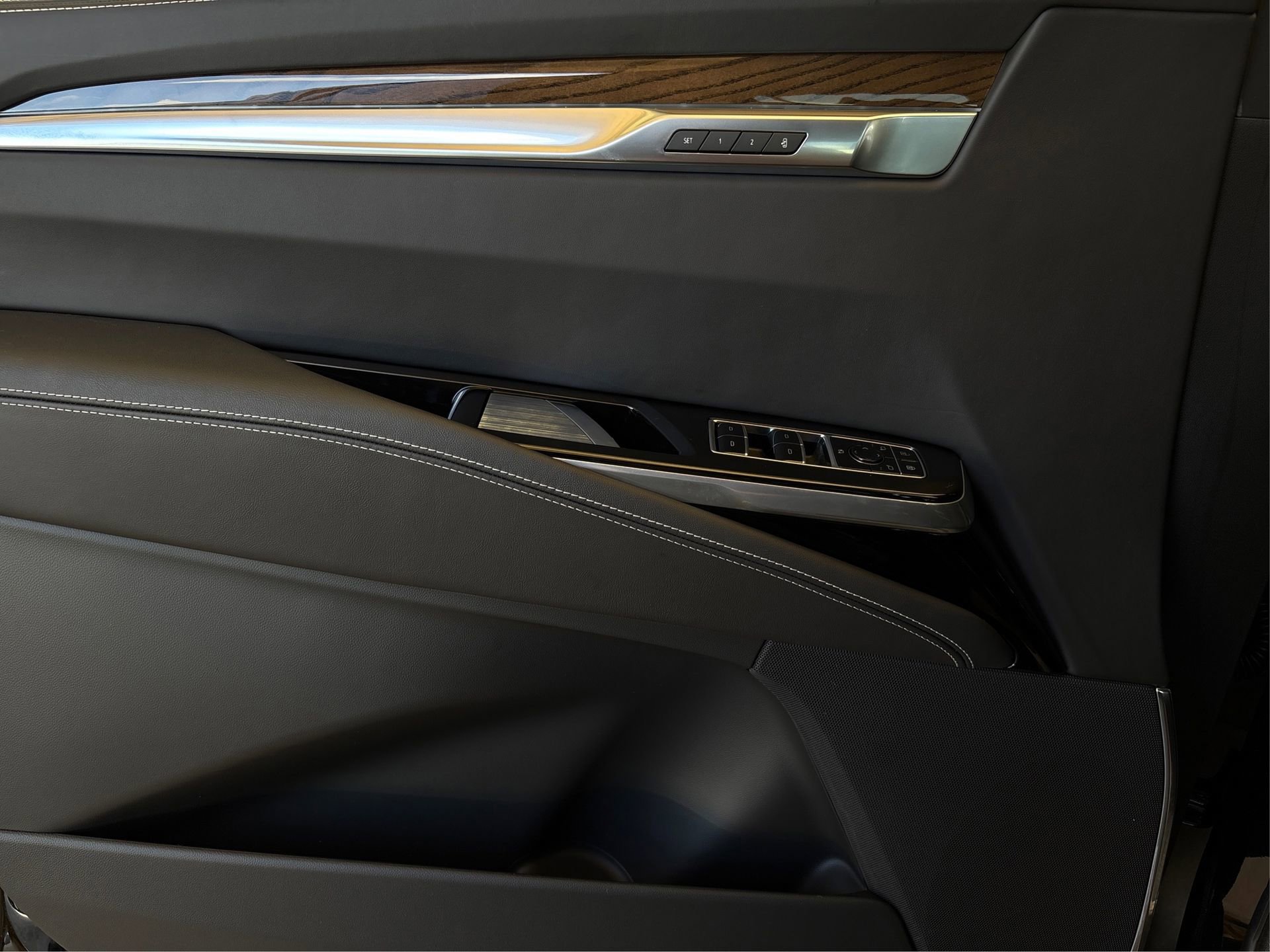 New 2026 Cadillac Escalade ESV Platinum Sport w/ LPO, ONYX Package image 21