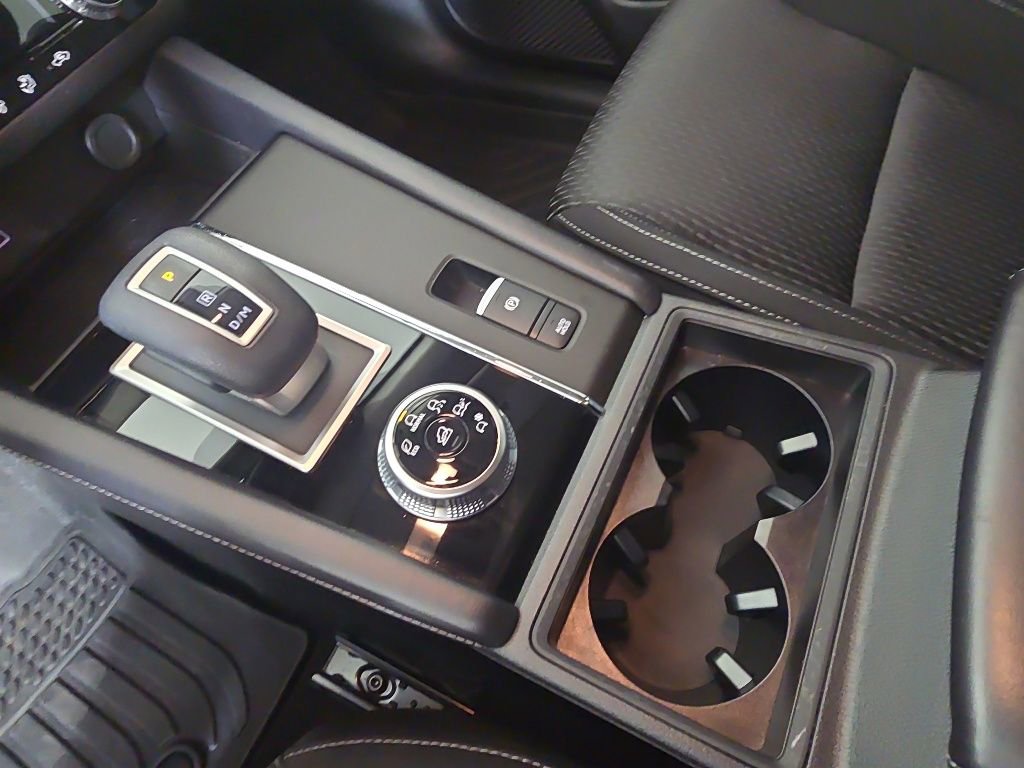 Used 2024 Mitsubishi Outlander ES FWD image 19