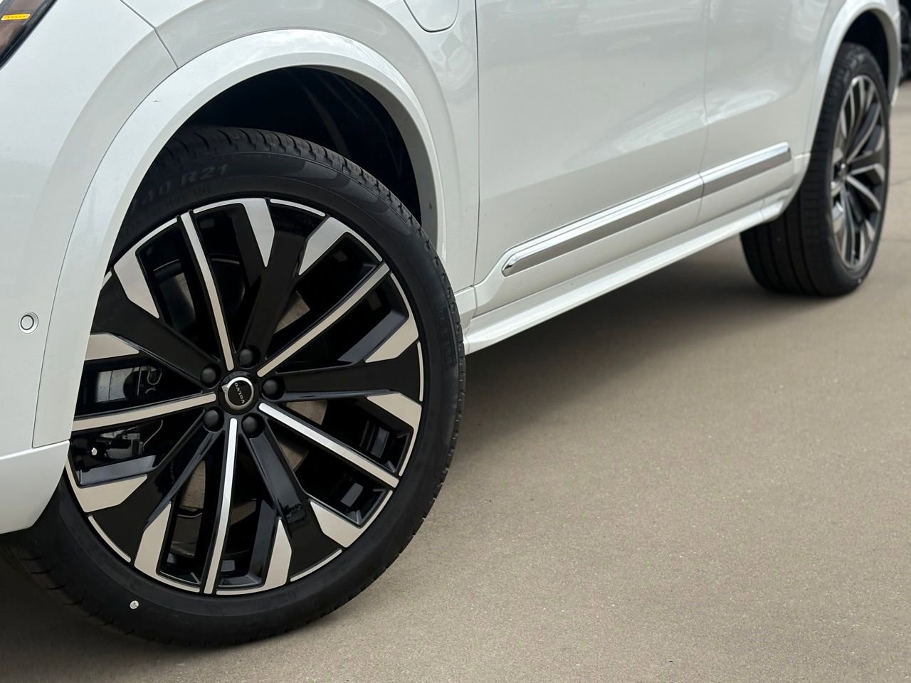 New 2026 Volvo XC90 T8 Plus w/ Protection Package Premier AWD/4WD image 10