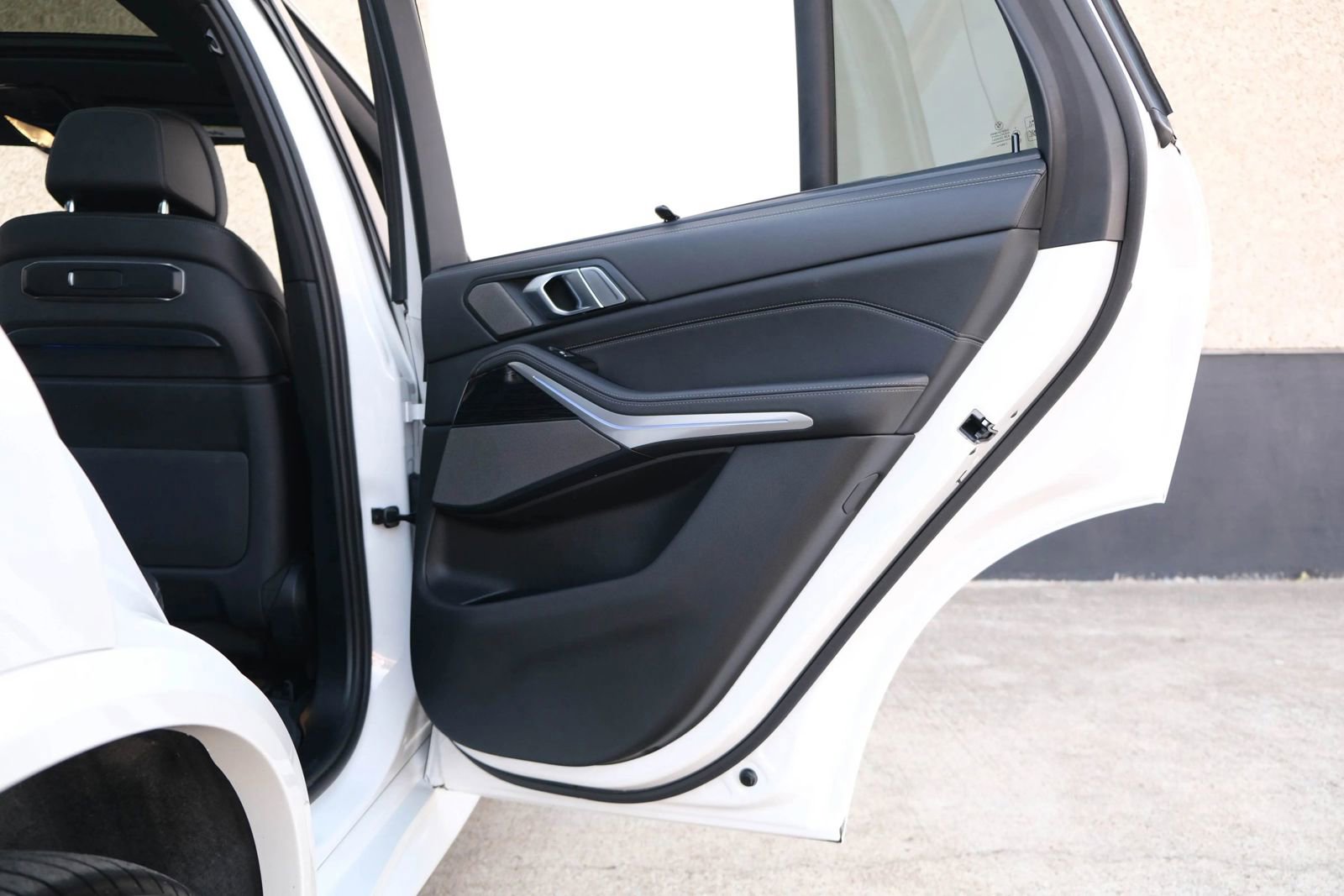 Used 2024 BMW X5 M60i w/ Executive Package image 28