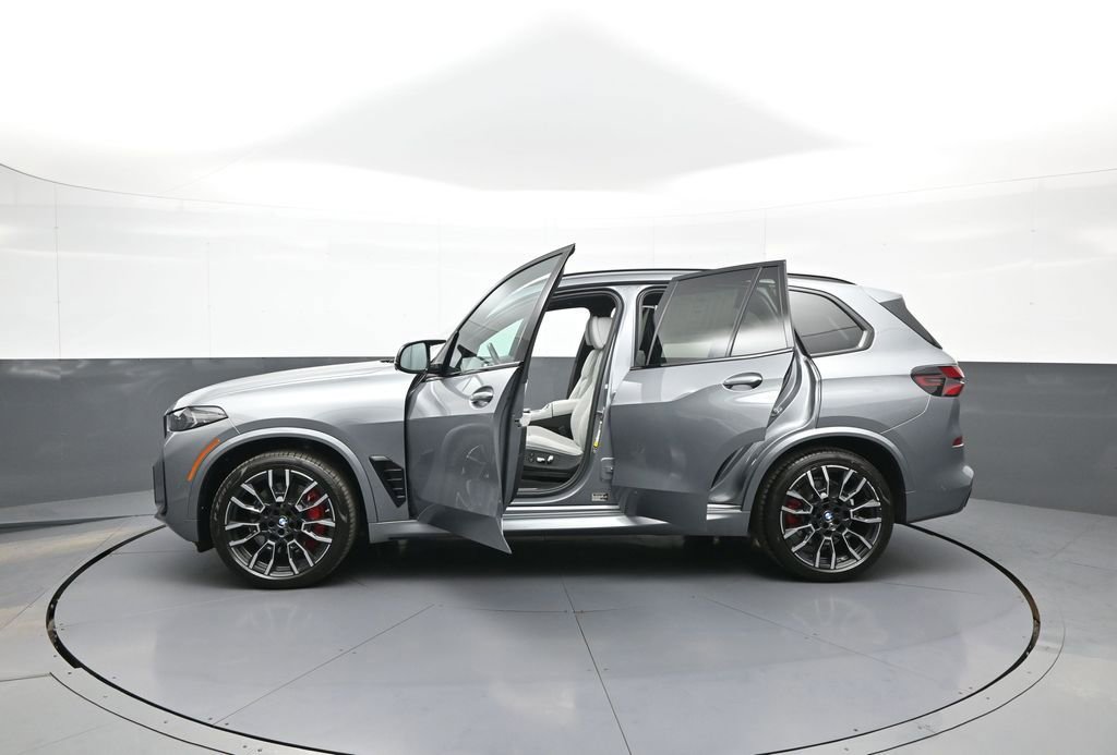 Used 2024 BMW X5 M60i AWD/4WD image 46