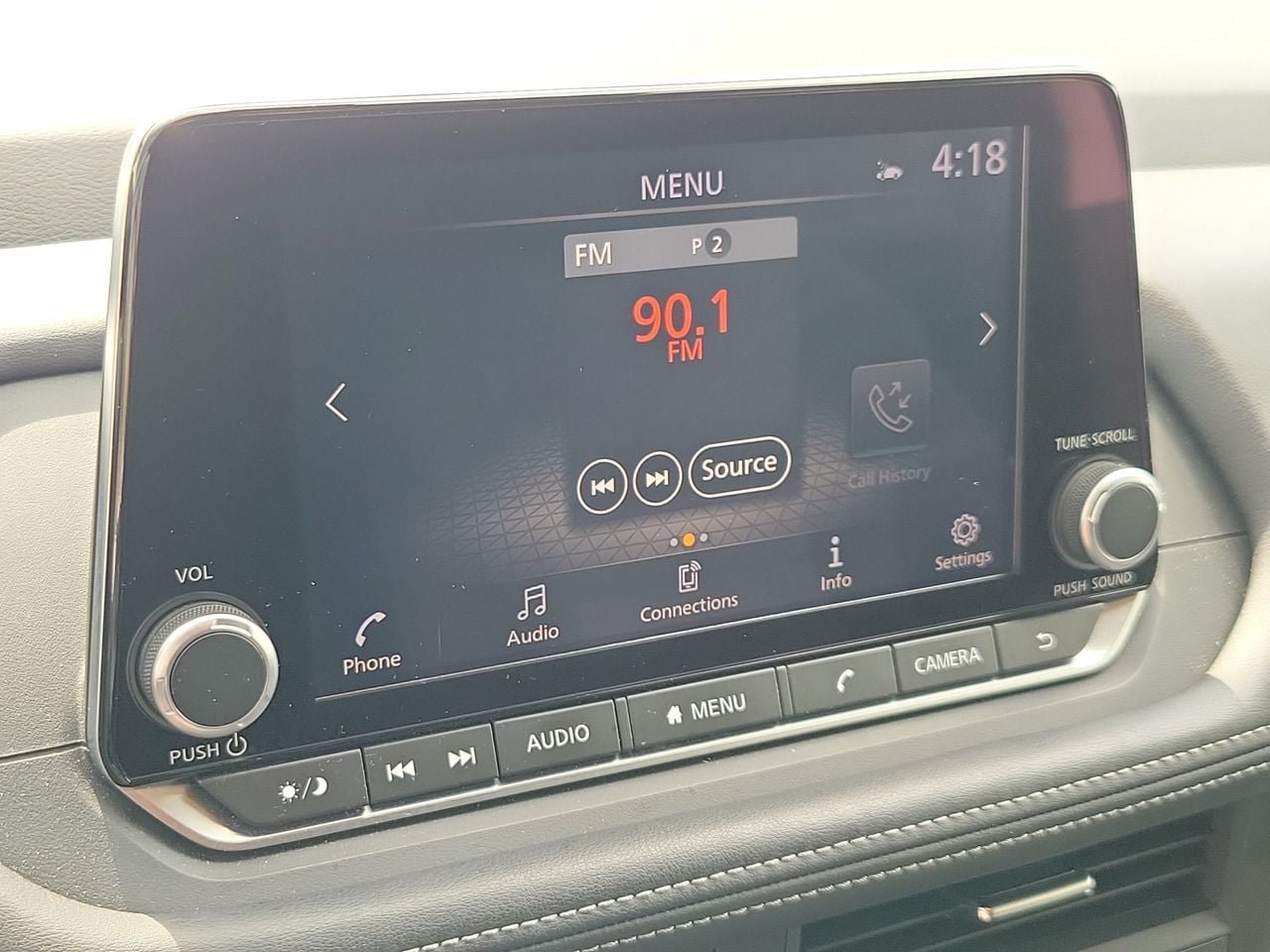 Used 2025 Nissan Rogue SV FWD image 24