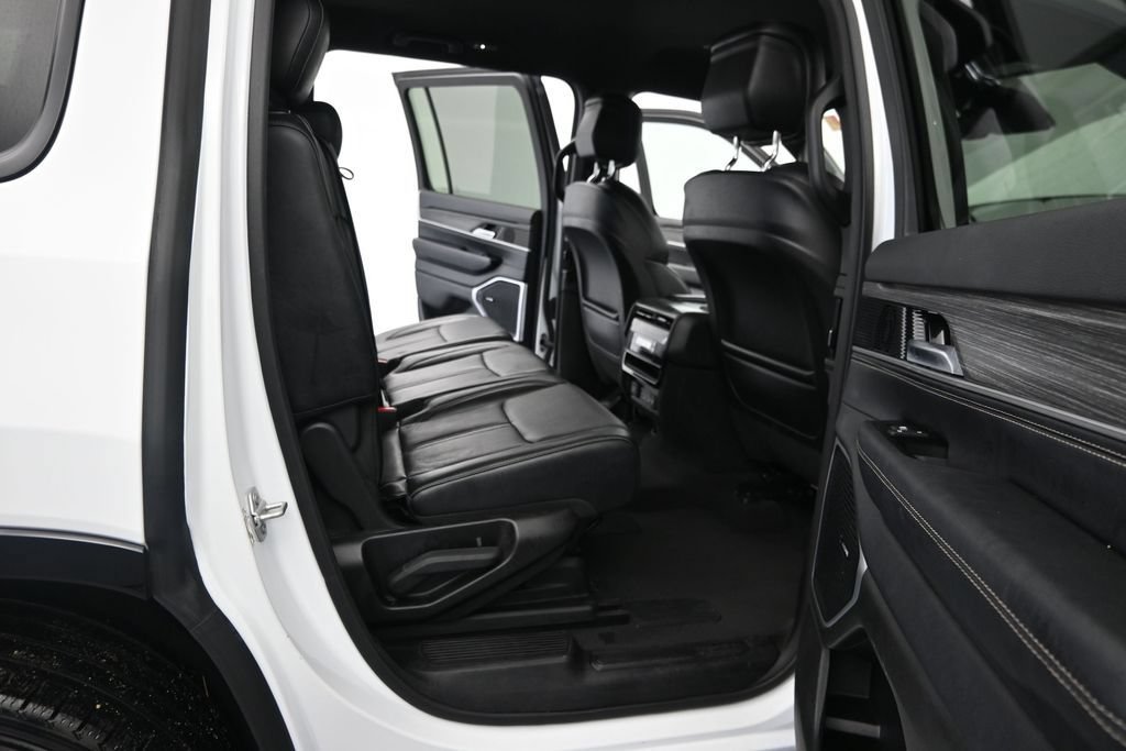 Used 2024 Jeep Wagoneer Series II w/ Flexible Seating Group RWD image 17