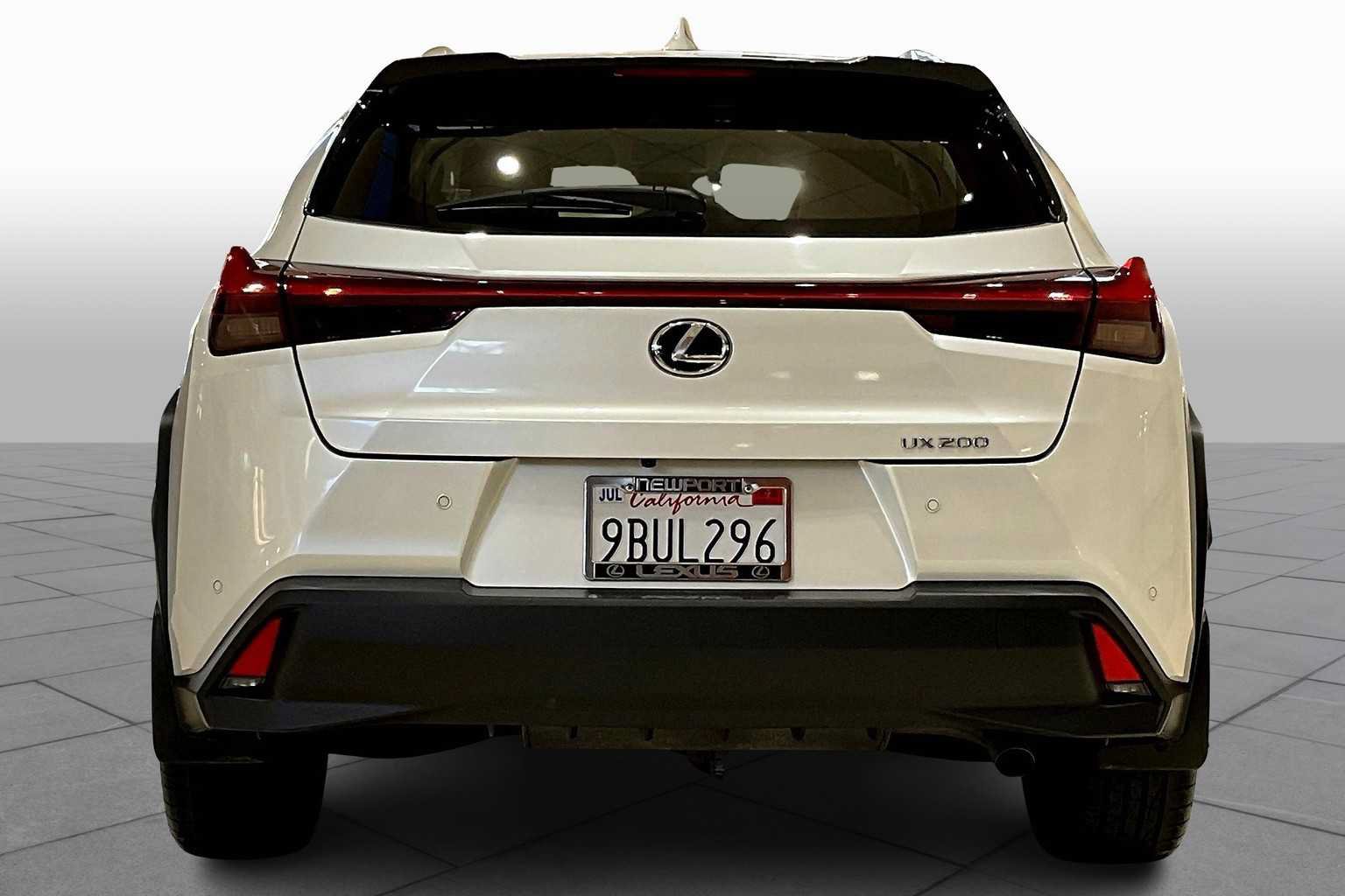 Used 2022 Lexus UX 200 w/ Accessory Package (Z1) FWD image 4
