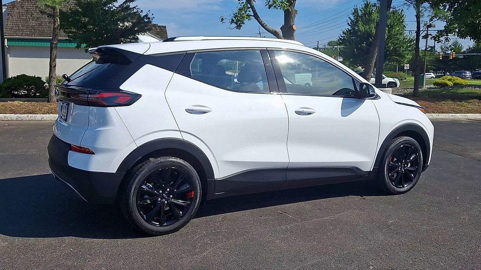 Certified 2023 Chevrolet Bolt EUV LT w/ Convenience Package FWD image 3